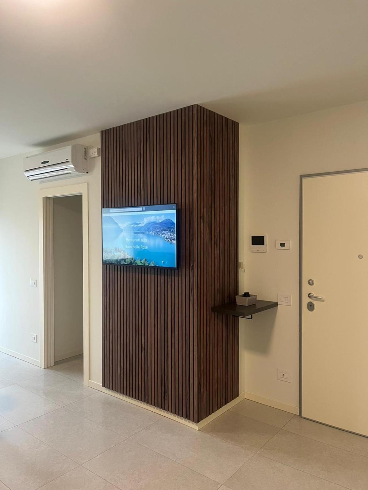 Apartament Baia Delle Rose Via Roma 111 Costa Volpino Pokój zdjęcie