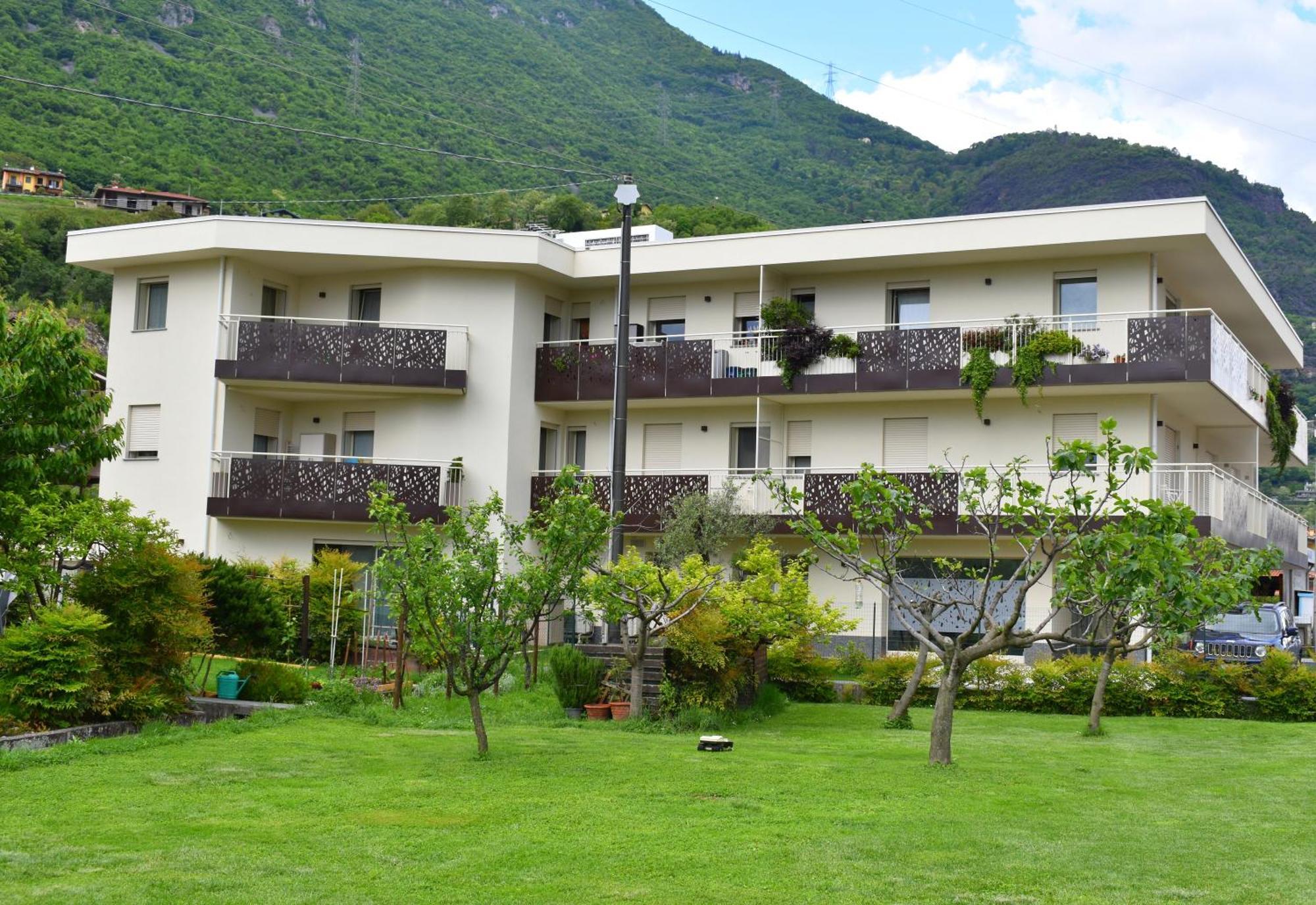 Apartament Baia Delle Rose Via Roma 111 Costa Volpino Zewnętrze zdjęcie